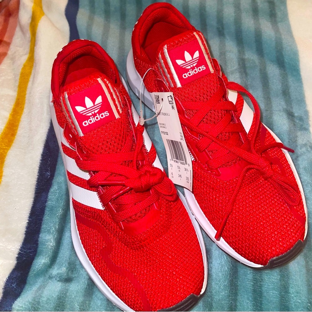 Adidas Size 6 NWT